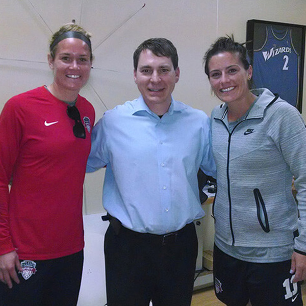 Dr.-Smithson-with-Ashlyn-Hharris-and-Ali-Krieger-US-Womens-Soccer-Team